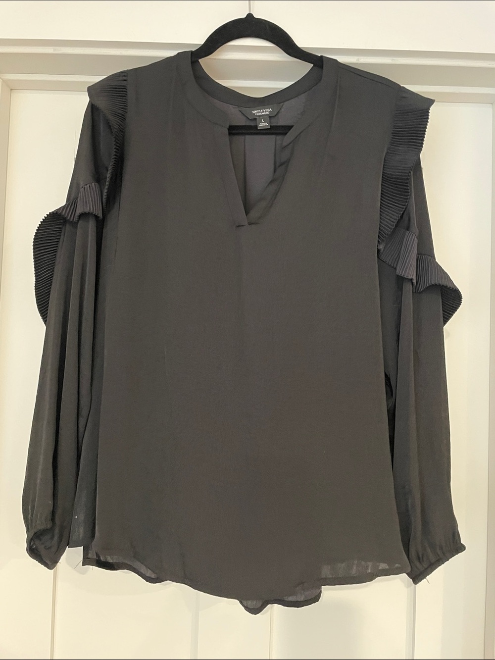 Simply Vera Wang L Black V-Neck Long-Sleeve Blouse with Pleated Shoulder Ruffles